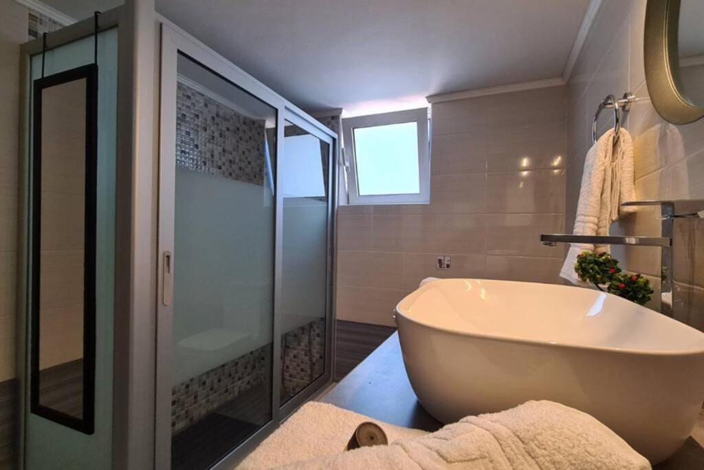 Modern Central Αpt 500M From The Beach. Chania  Exterior photo